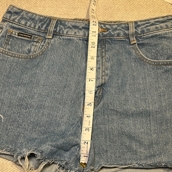 Frank and Oak Stevie Jean Cut off Shorts with side slits. Size 30 - Picture 8 of 13